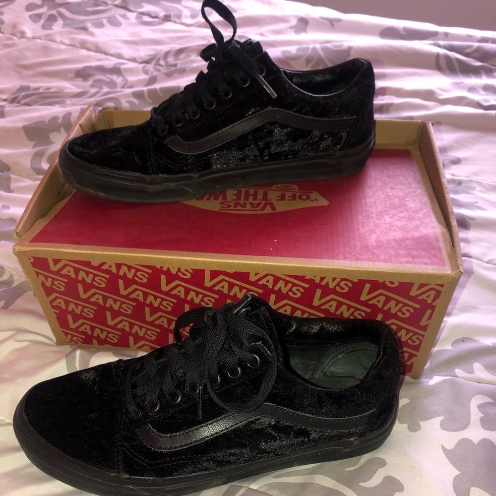 Black suede vans👣